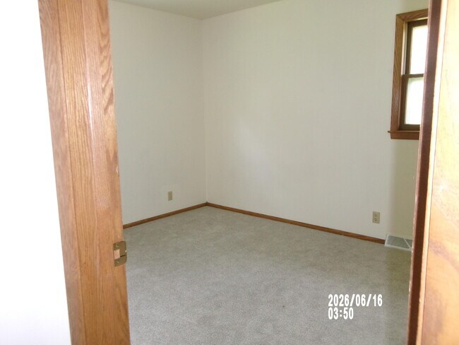 Building Photo - 18620 Midland Pl