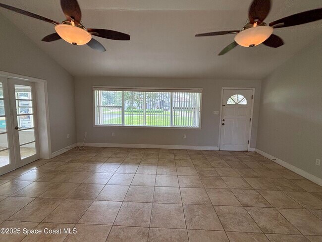 Building Photo - 672 Indian River Dr