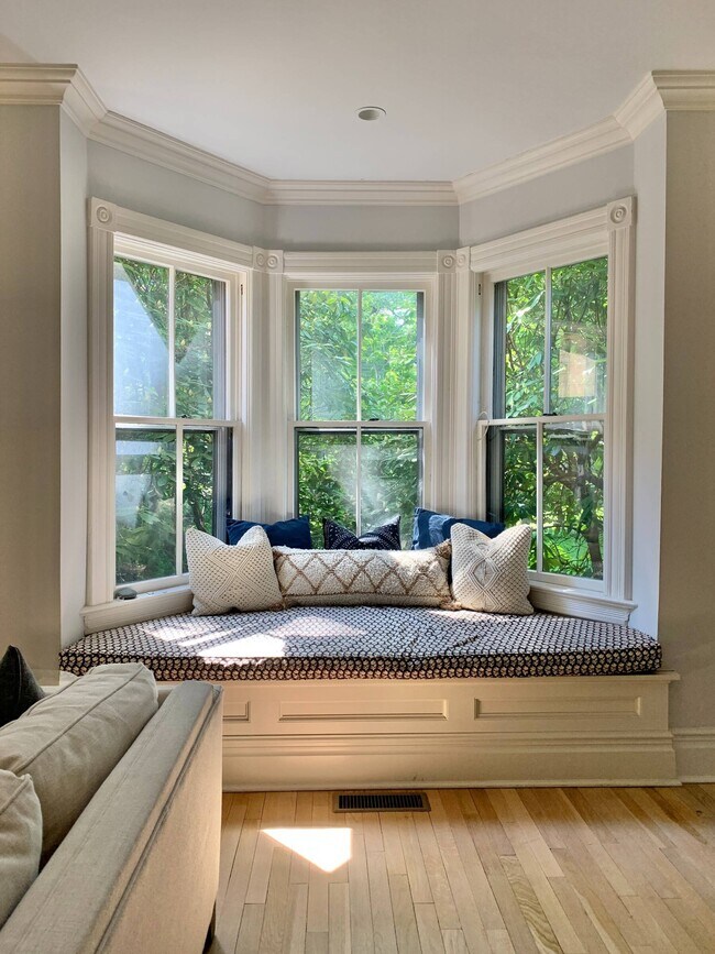 Building Photo - 81 Hampton St