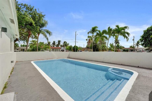Building Photo - 4101 SW 48th Ct