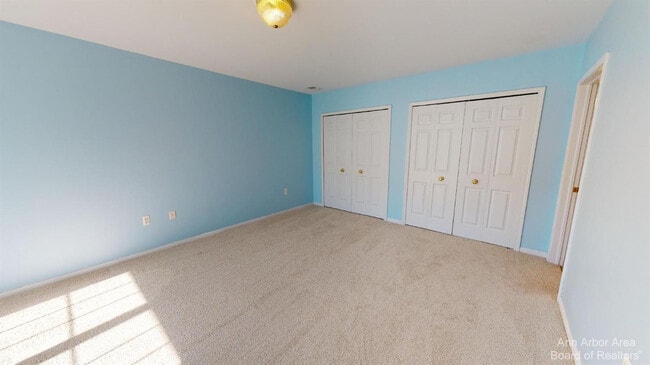 Building Photo - 2767 S Knightsbridge Cir