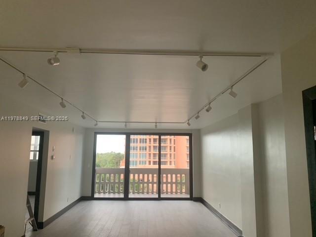 Building Photo - 90 Edgewater Dr