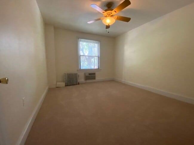 Building Photo - 2 BED 1 BATH Condo on the 1st Floor of The...
