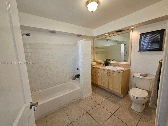 Building Photo - 2885 Cambridge Rd