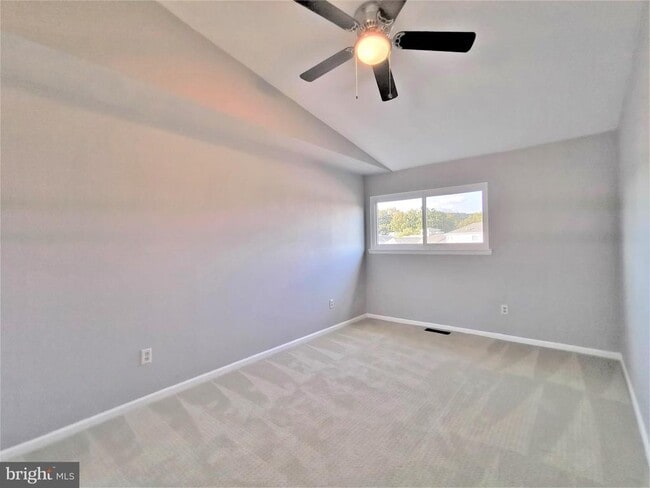 Building Photo - 306 Waters Edge Dr