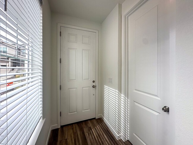 Building Photo - Luxurious 3bd home in Dove Village
