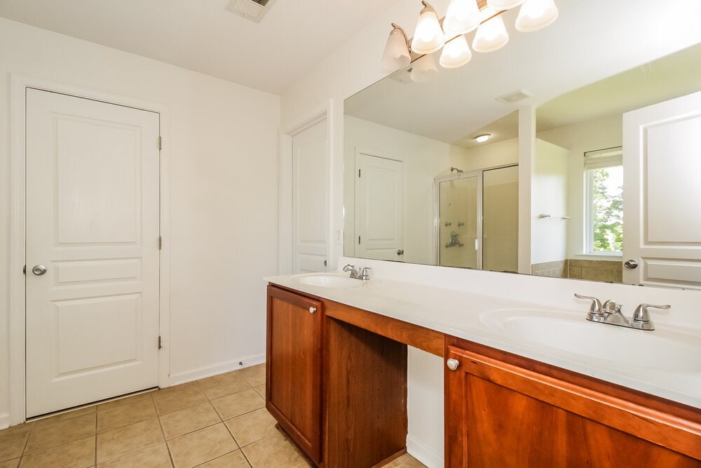 Building Photo - 340 Darbys Run Ct