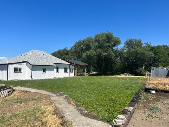 Building Photo - 81450 N Golda Rd