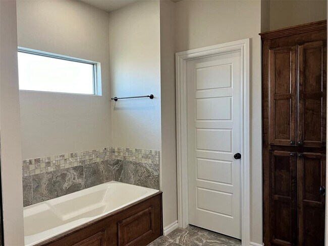 Building Photo - 203 Lyla Glen Dr
