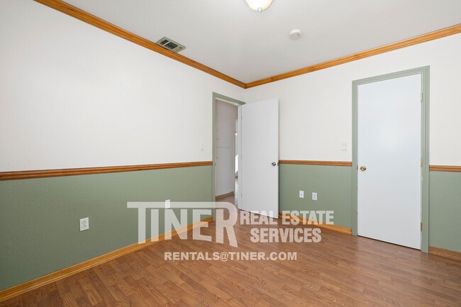 Building Photo - Pet Friendly 3-Bedroom Home with Covered P...