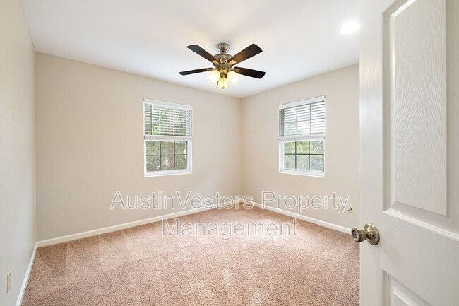 Building Photo - 1005 Canyon Edge Dr
