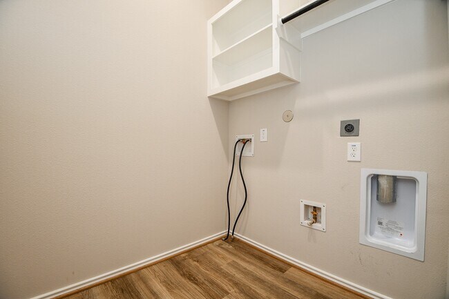 Building Photo - 1215 Carswell Grove Dr