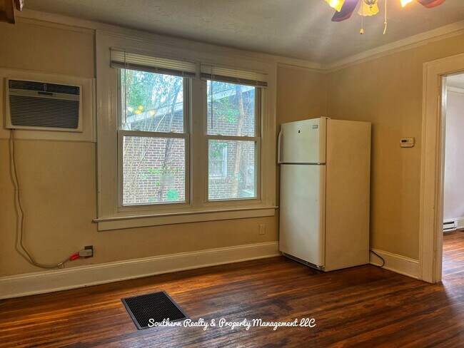 Building Photo - Cherry Street Triplex, Mgm