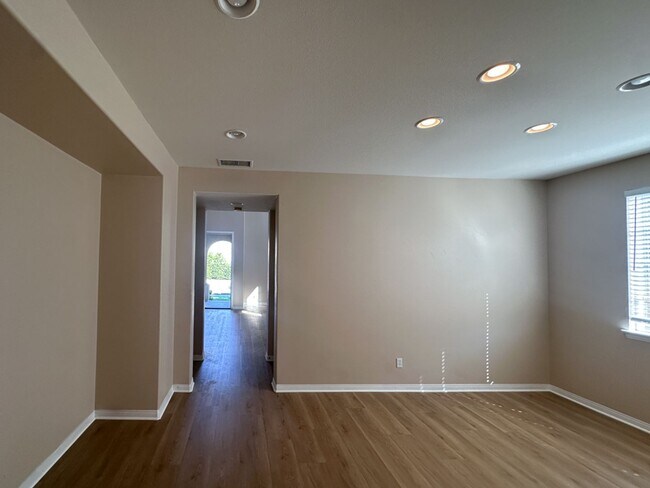 Building Photo - Available now! Beautiful 4 Bedroom Home for Rent in WOLF CREEK community of South Temecula!