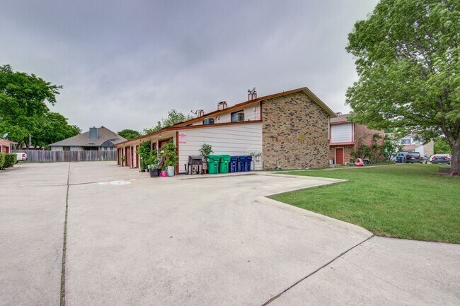 Building Photo - 3061 Olympia Dr