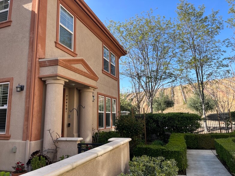 Vineyard Facing View - 590 Selby Ln