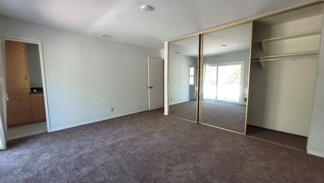 Building Photo - Beautifull 4 Bed 2 Bath In UTC Area