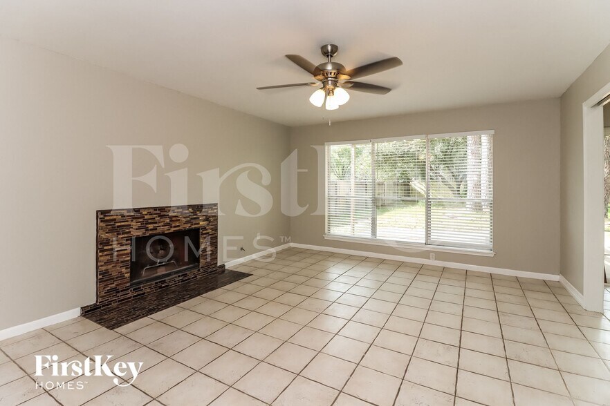 Building Photo - 7935 Shangrila Ln