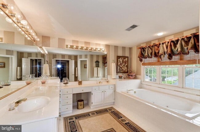 Building Photo - 10417 Snow Point Dr