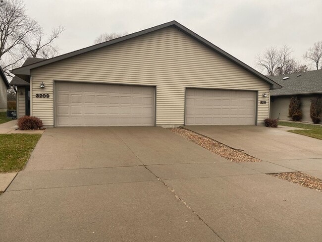 Building Photo - 3209 Polaris Dr