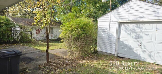 Building Photo - 1069 Fess Ave