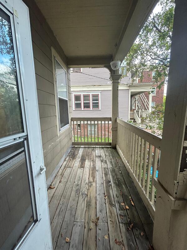 Building Photo - 319 N Pinckney St