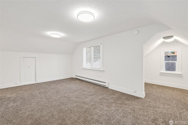 Building Photo - 9104 Highland Ave SW