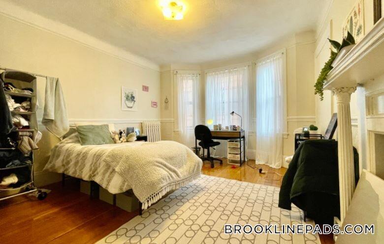 Building Photo - 48 Babcock St