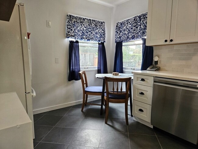Building Photo - Charming 3 Bedroom Home in Southgate Neigh...