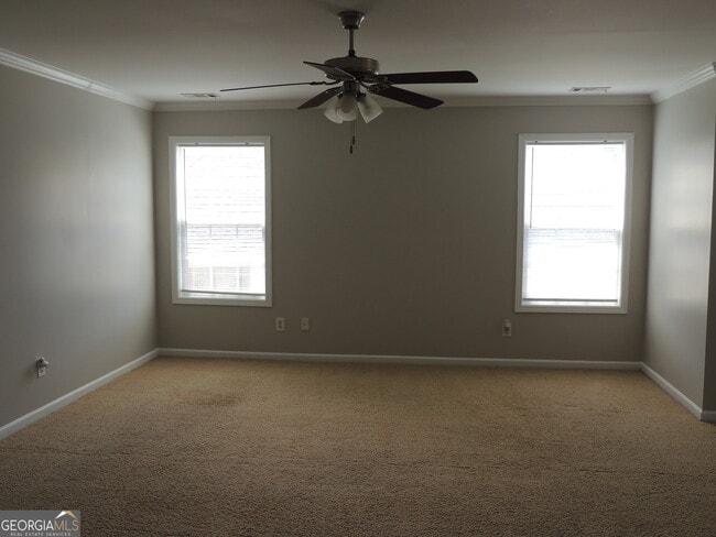 Building Photo - 450 MacLand Dr