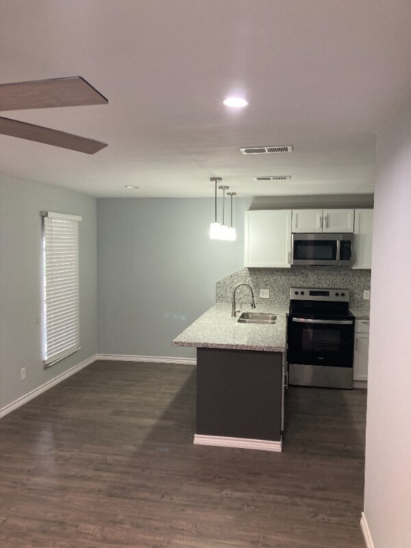 Building Photo - 2109 Kerria Ave