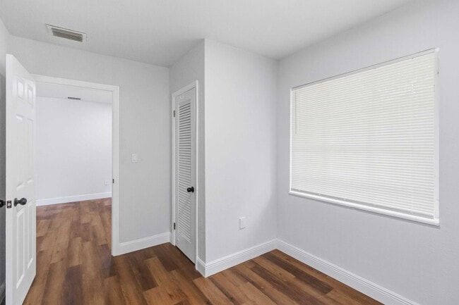 Building Photo - Beautifully Renovated 3/1 Home with Modern Finishes
