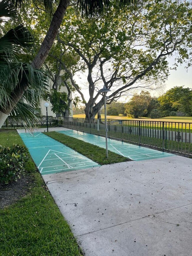 Building Photo - 3151 S Palm Aire Dr