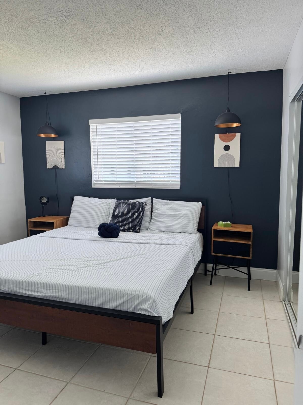 Building Photo - 2501 NW 9th Ter