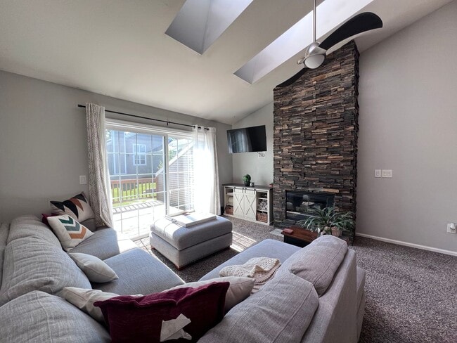 Building Photo - Spacious 3 bedroom Condo In Comstock Park