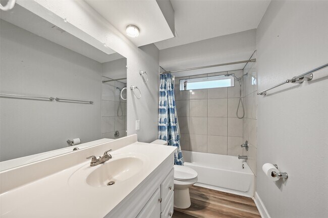 Building Photo - 17734 Seven Pines Dr
