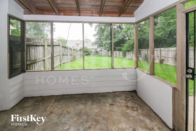 Building Photo - 5864 Ridgehill Dr