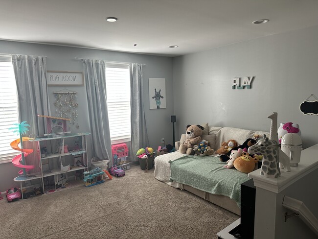 Building Photo - 9100 Tamarack Grove Ln