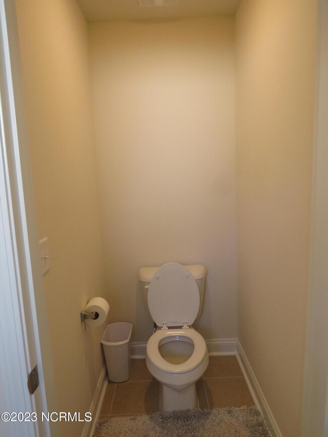 Building Photo - 425 Palisades Dr