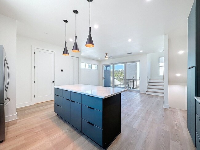 Building Photo - 342 14th St N