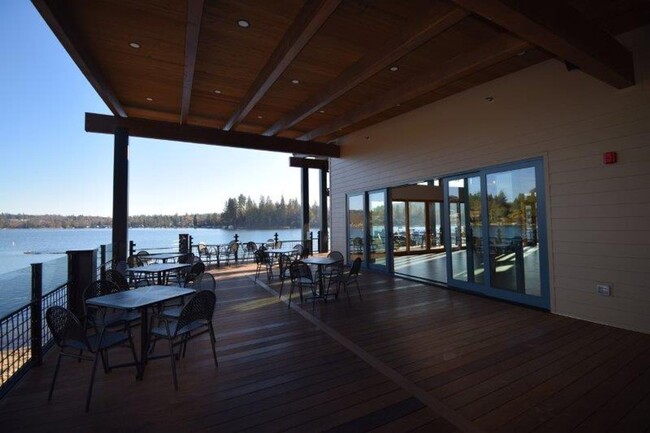 Building Photo - Newly Remodeled Lake of the Pines Home