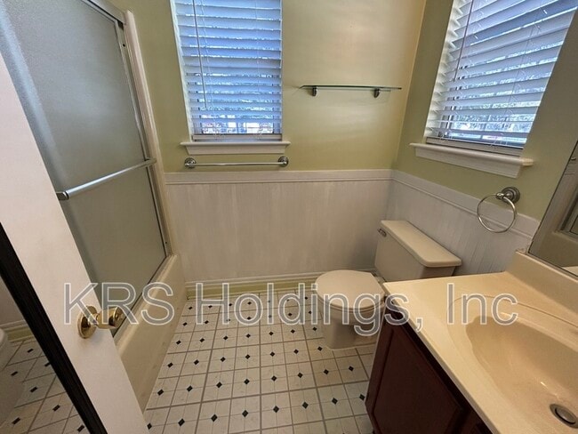 Building Photo - 284 Burnetts Way