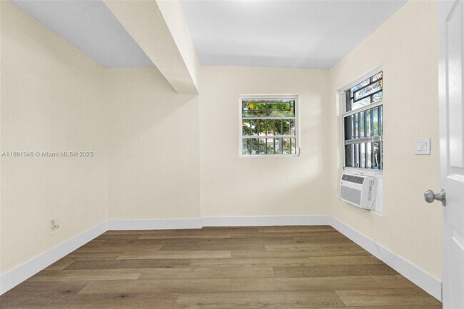 Building Photo - 511 NW 44th St