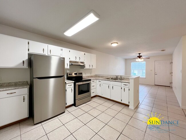 Building Photo - Quaint 2 Bedroom Home in Crestview!