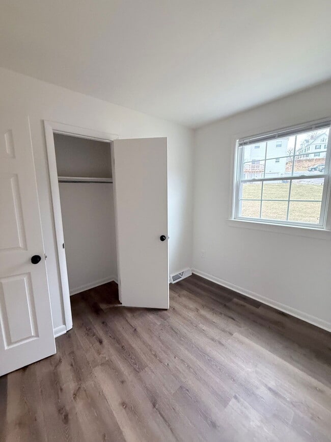 Building Photo - 52 N Front St