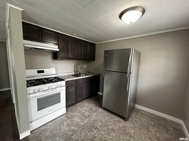 Building Photo - 135 Shadoway Dr