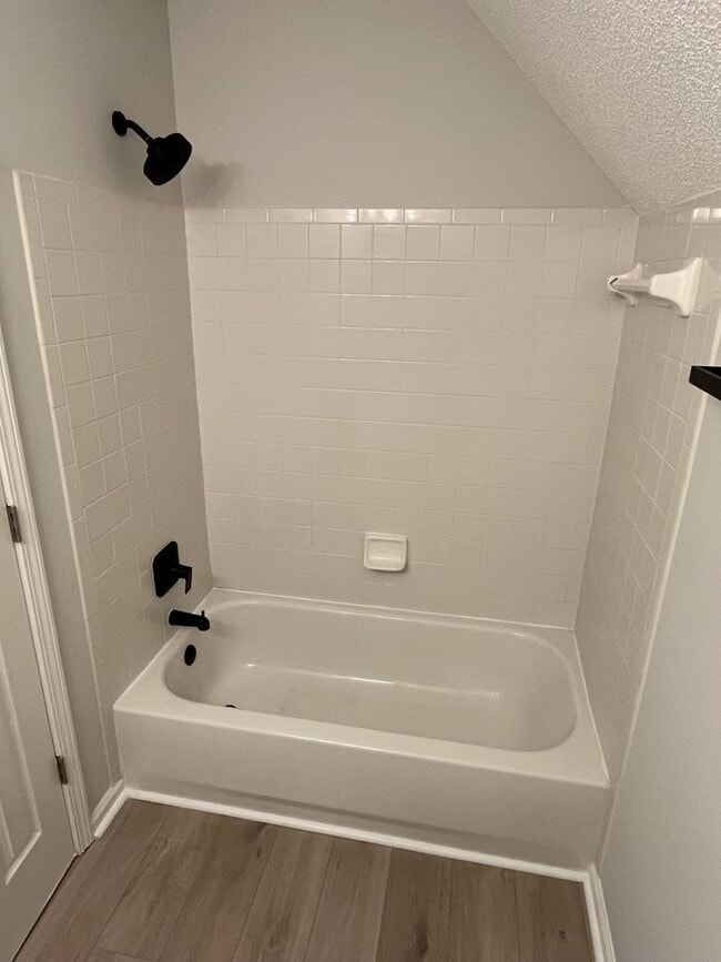 Building Photo - Updated 4 Bed Home in North Charlotte