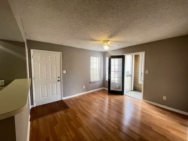 Building Photo - First Floor 1 Bedroom Condo In Orlando Area!