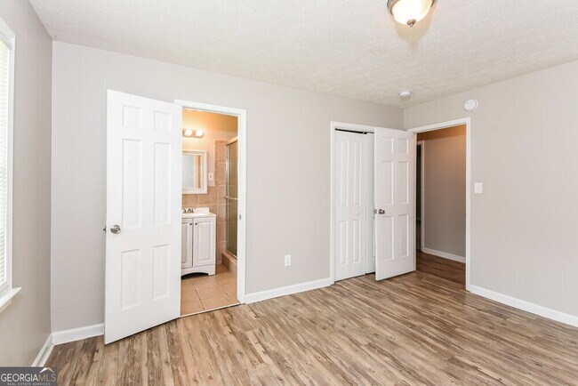 Building Photo - 4641 Flint Hill Rd SW