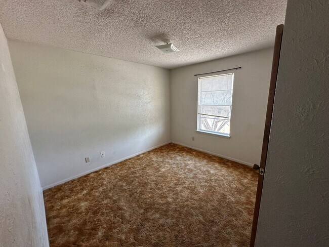 Building Photo - 104 W Anderson Ave